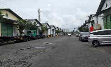 gudang margomulyo ada kantor 1 lantai dan toilet