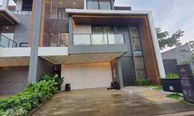 hunian mewah yang dilengkapi private lift di sawangan