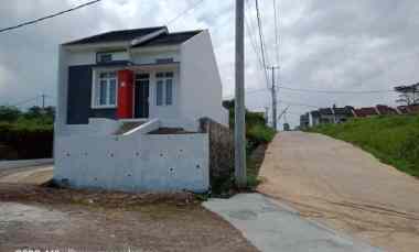 hunian minimalis bernuansa villa di kawasan pegunungan