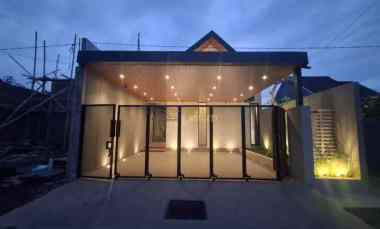 hunian rasa villa dengan halaman luas di kalasan