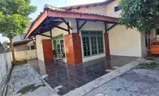 jual rumah halaman luas bebas banjir di karangtengah