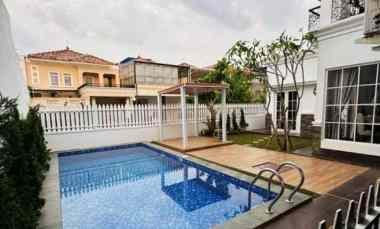 jual rumah hook kolam renang raffles hills cibubur