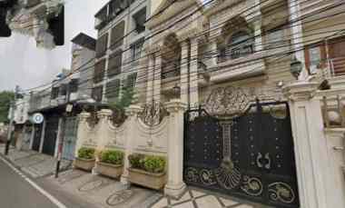 Jual Rumah Klasik Mediterania di Area Tanah Sereal
