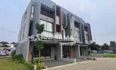 luxury town house 3 lantai di jakarta selatan