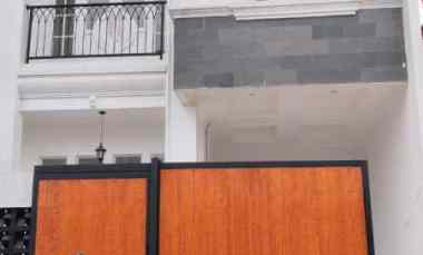 over kredit 165jt rumah 2 lantai dekat stasiun depok