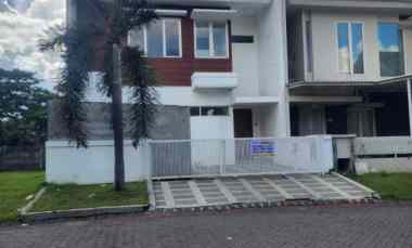 pakuwon city surabaya rumah 2 lantai posisi tusuk sate