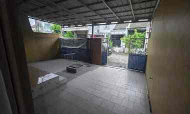 perum sinar medayu selatan hadap timur