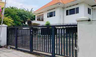 ruang usaha disewakan raya diponegoro surabaya selatan