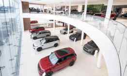 Showroom Mobil Luxurious di Setiabudi