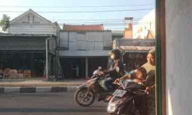 ruko komersil strategis dekat jalan raya utama cirebon