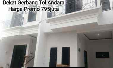 gambar rumah 2 5 lantai ada carport rooftop di jagakarsa