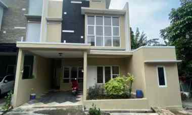 rumah 2 lantai dalam cluster di pondok kelapa jaktim
