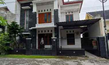 rumah 2 lantai dalam perumahan di palagan km 9