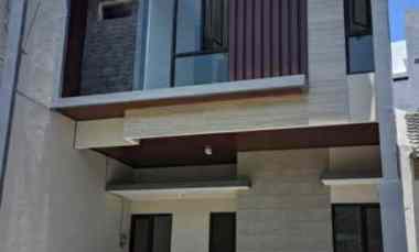 rumah 2 lantai dengan design elegan di wisma mukti