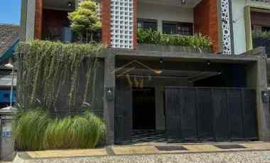 rumah 2 lantai di utara maguwoharjo sleman