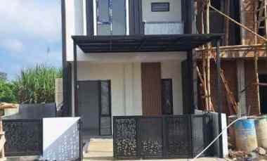 rumah 2 lantai minimalis dp 5 juta lokasi di singosari