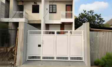 Rumah 2 Lantai Modern Minimalis di Cipayung Jaktim
