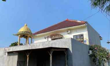 rumah 2 lantai nyaman di kota probolinggo