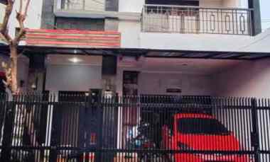 rumah 2 lantai siap huni semi furnished di condet
