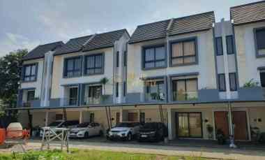 Rumah 3 Lantai dalam Cluster dekat Pintu Tol Brigif