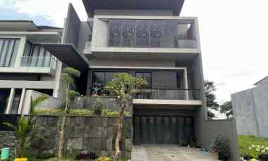 Rumah 3 Lantai WATERFRONT, Selangkah dari CBD Citraland