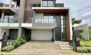rumah 3lantai lift private