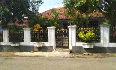 rumah asri dan tanah luas full furnish kuningan jabar