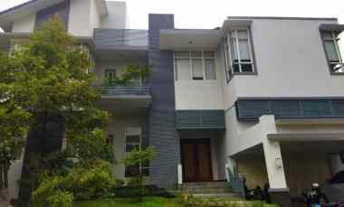 rumah asri di taman telaga golf bsd tangerang selatan