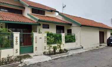 rumah asri nyaman di lokasi strategis