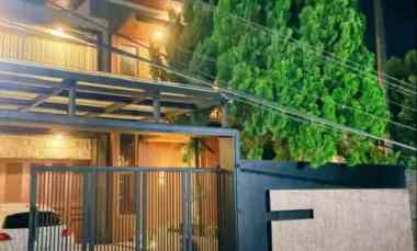 rumah banyumanik dengan private pool