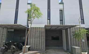 rumah baru 2 lantai di bernady land slawu jember