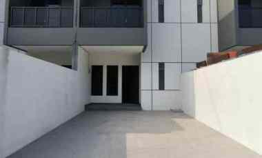 Rumah Baru 2 Lantai Lebak Arum, Hadap Selatan