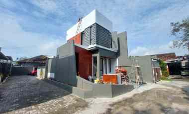 rumah baru 2 lantai modern minimalis di sewon