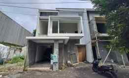 Rumah Baru 2 Lantai Tepi Jalan Magelang dekat Jombor