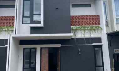 Rumah Baru 2 Lt dekat Tol Kukusan di Beji Depok