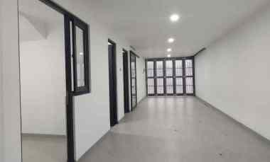 Rumah Baru 3 Lantai Modern Minimalis, di Pakuwon City