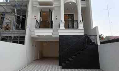 rumah baru classic di siaga pejaten jaksel