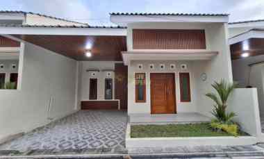rumah baru dalam cluster 4 menit dari candi sambisari