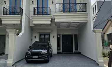 rumah baru dalam komplek dengan akses jalan lebar