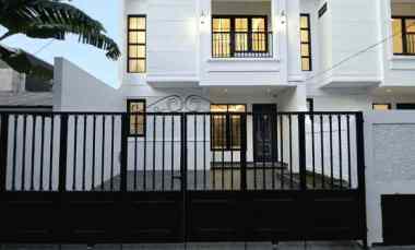 rumah baru dalam komplek di pondok bambu jaktim