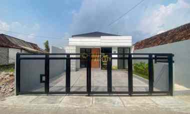 rumah baru dan siap huni dekat sch sleman