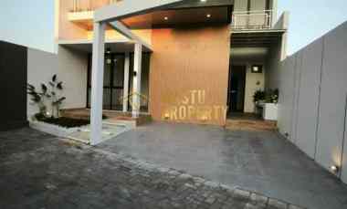 rumah baru desain industrial dalam cluster di sleman