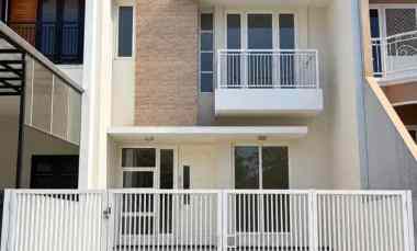 Rumah Baru di Pakuwon City Cluster Taman Mutiara