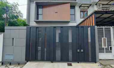 rumah baru full renovasi lokasi strategis siap huni