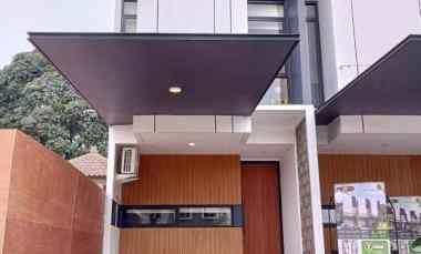 Rumah Baru Mewah Siap Huni dalam Town House di Jatiwaringin