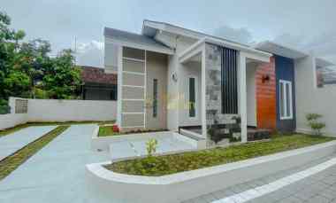 rumah baru minimalis modern di prambanan siap huni