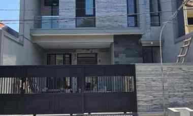 Rumah Baru Mulyosari Depan Taman