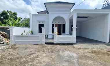 Rumah Baru, Siap Huni, dekat Exit Tol Purwomartani