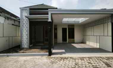 Rumah Baru Siap Huni dekat Pasar Cebongan