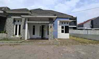 rumah baru siap huni di dalam cluster eksklusif